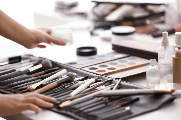 Nur Bayrak Academy: Güzellik Eğitimlerinde Profesyonelliğin Yeni Adresi